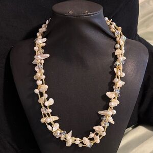 Elegant Pearl and Crystal Necklace